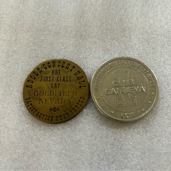 Vintage Las Vegas Token Bundle - very unique & cool  - great sports room pieces - Picture 3 of 12